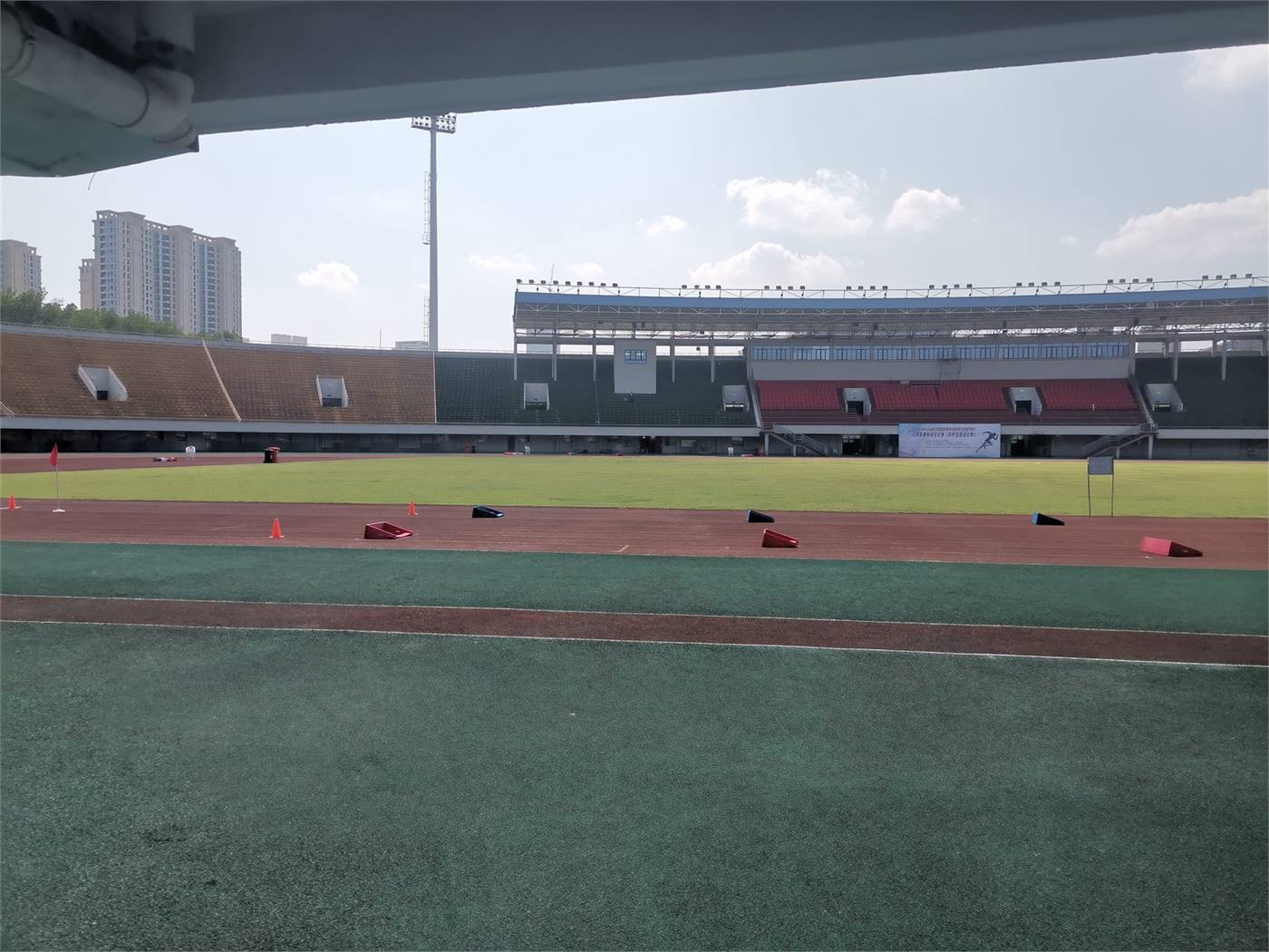宁波体育中心看台渗漏维修